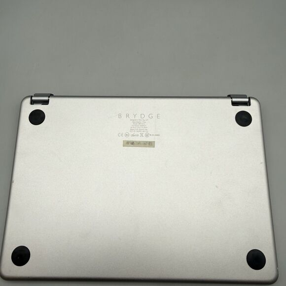 BRYDGE 9.7" Bluetooth Keyboard For iPad 6th & 5th Gen 9.7” Grey - Picture 2 of 9